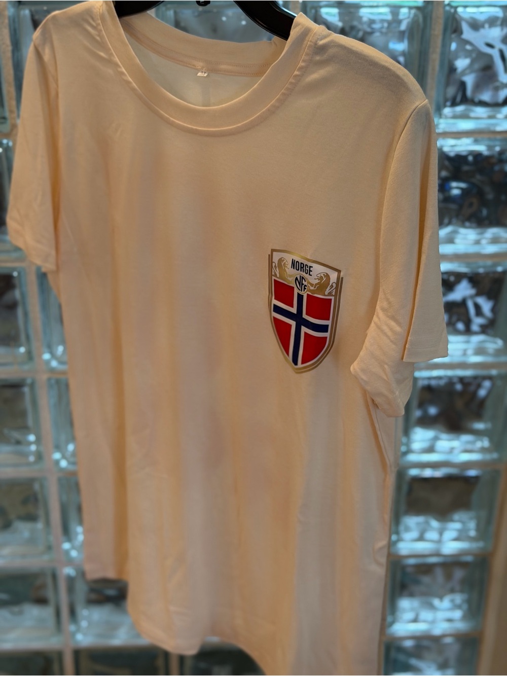 New Women’s M Norge Ro! Ro! Ro! T-shirt Cream/Red